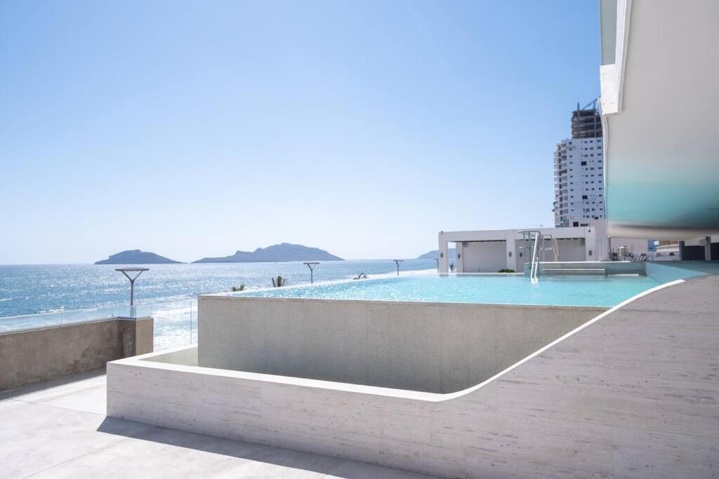 Cristal Bay 1504 Lujosa Frente Al Mar *